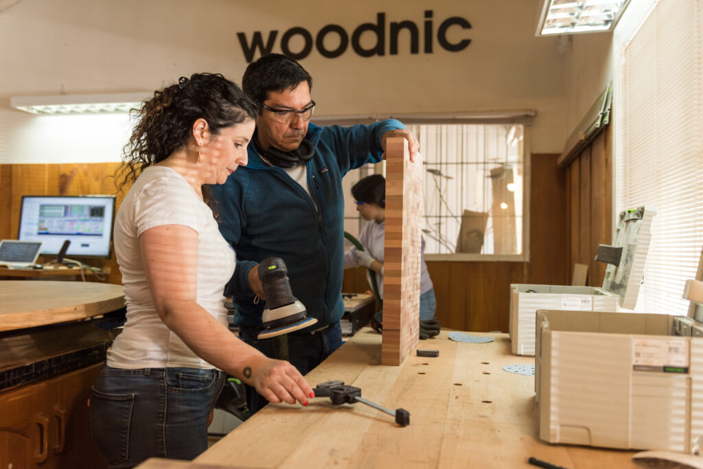 Woodnic: La marca que convierte la madera nativa en diseño sostenible para el mundo