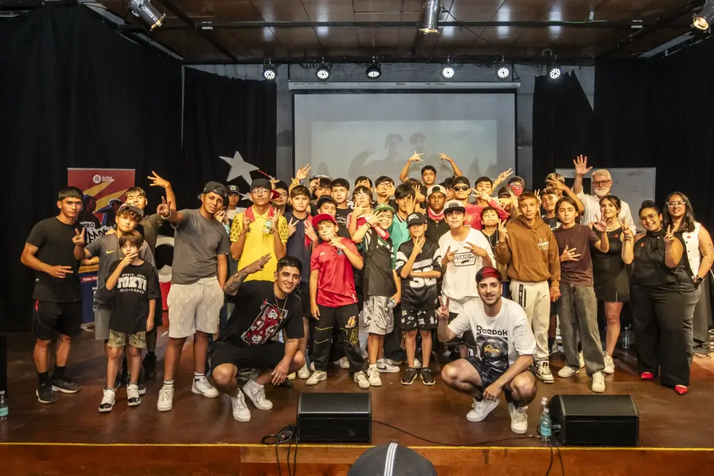 Chile rima con identidad: jóvenes celebran lo nuestro a través del freestyle