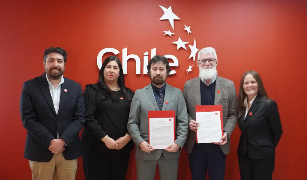 Centro Internacional Cabo de Hornos y Marca Chile acuerdan colaboración para proyectar al mundo la investigación científica del extremo austral